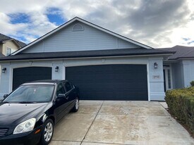 2731 W Divide Creek St in Meridian, ID - Building Photo