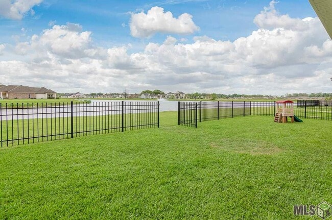 657 Beaumont Dr in Gonzales, LA - Building Photo - Building Photo