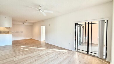 2808 Amalei Dr in Palm Beach Gardens, FL - Foto de edificio - Building Photo