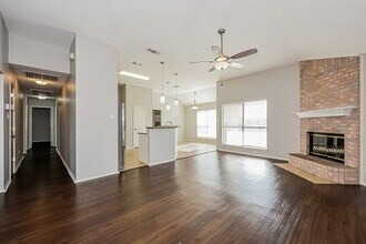 2602 Pioneer Ln in Lancaster, TX - Foto de edificio - Building Photo