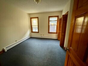 193 Belgrade Ave, Unit 2 in Boston, MA - Foto de edificio - Building Photo