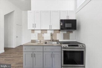 6940 Woodland Ave in Philadelphia, PA - Building Photo - Building Photo