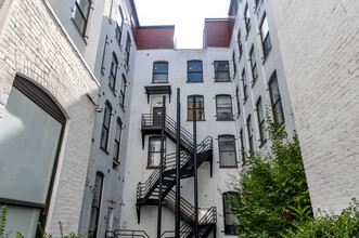 Grand Adams Apartments in Hoboken, NJ - Foto de edificio - Building Photo