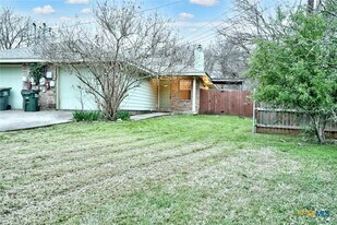 108 Hughson Ct in San Marcos, TX - Building Photo