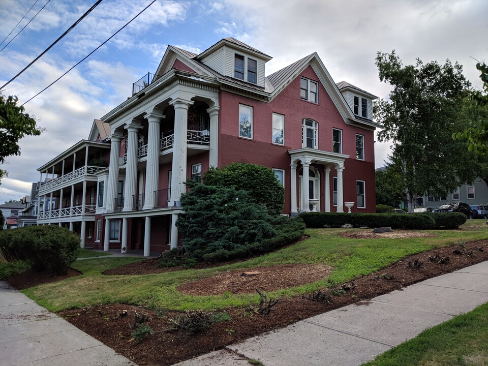 326 College St, Unit 14 in Burlington, VT - Building Photo