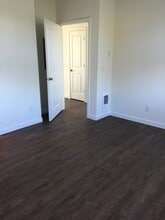 8852 SE Ellis St, Unit 7 in Portland, OR - Foto de edificio - Building Photo