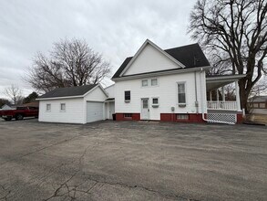 102 1st St in Alpha, IL - Foto de edificio - Building Photo