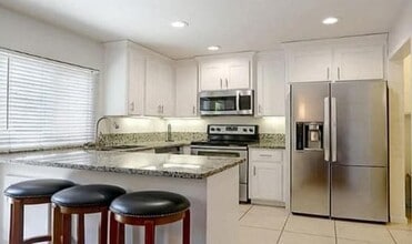 8860 La Riviera Drive-Unit C in Sacramento, CA - Building Photo - Building Photo