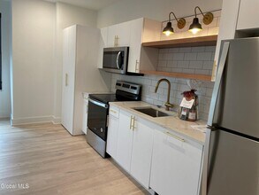 385 Broadway in Saratoga Springs, NY - Building Photo - Building Photo