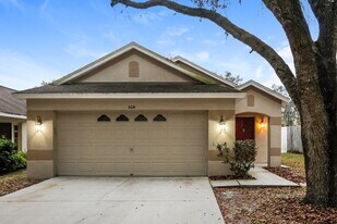 504 Cape Cod Cir in Valrico, FL - Building Photo
