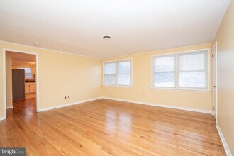 15 Cranbury Rd in West Windsor Township, NJ - Building Photo - Building Photo