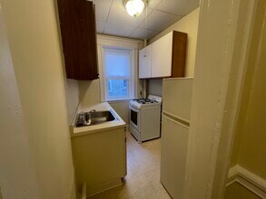 12 Woodstock Ave, Unit 5 in Boston, MA - Foto de edificio - Building Photo
