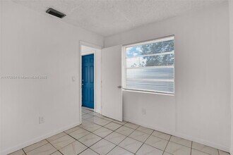 6731 SW 15th St in Miami, FL - Building Photo - Building Photo