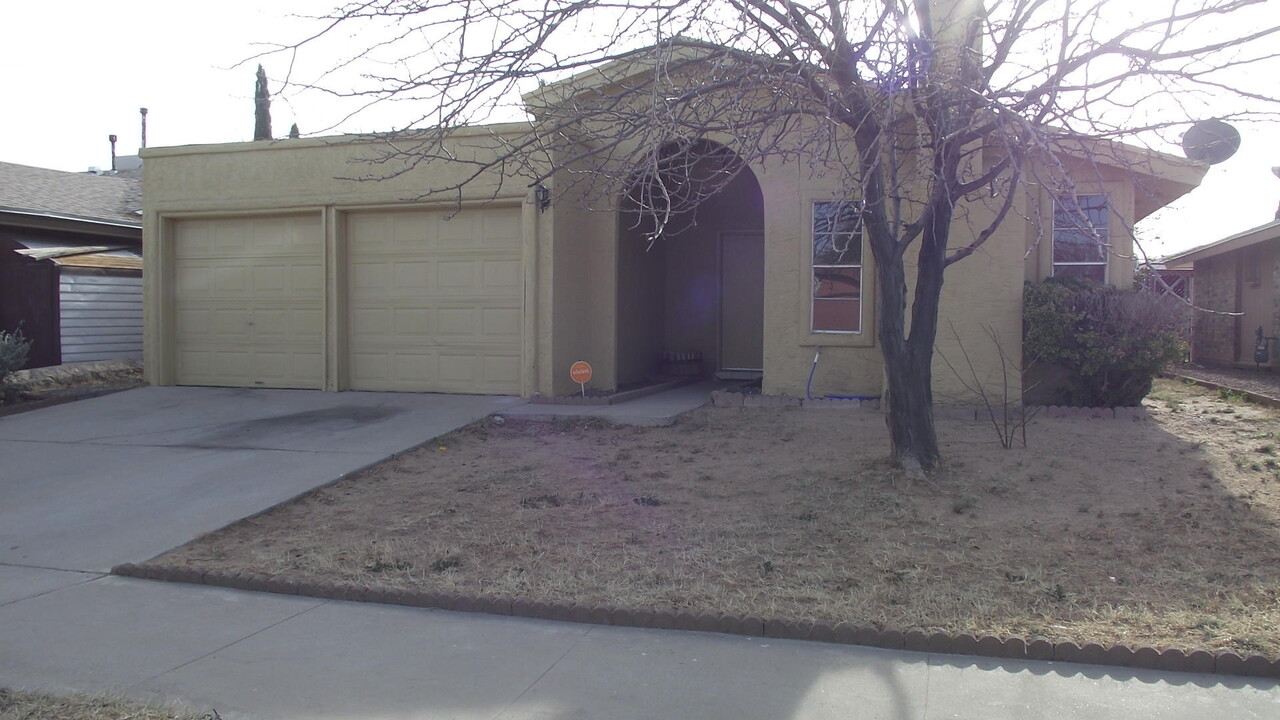 9969 Honey Locust Ln in El Paso, TX - Foto de edificio