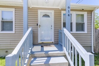 614 Sedgefield Dr in Newport News, VA - Building Photo - Building Photo