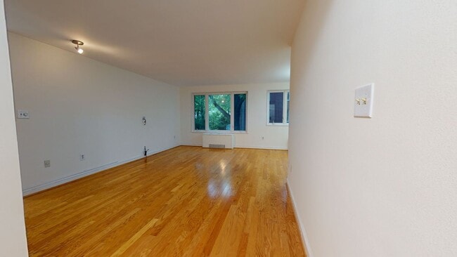 2400 41st St NW in Washington, DC - Building Photo - Building Photo