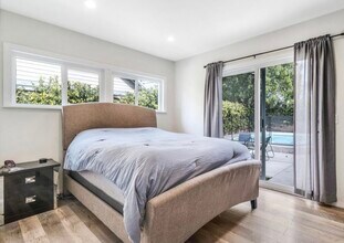 10100 Sophia Ave in North Hills, CA - Foto de edificio - Building Photo