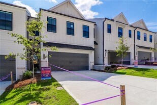 7268 Mulberry St in Flowery Branch, GA - Building Photo