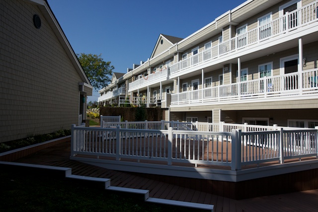 Fairfield Lakeside At Moriches in Moriches, NY - Foto de edificio - Building Photo