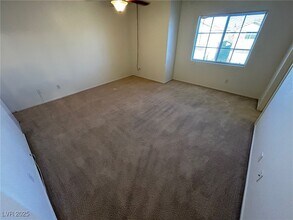 5325 Clover Blossom Ct in North Las Vegas, NV - Foto de edificio - Building Photo
