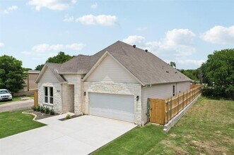 4535 W Lake Highlands Dr in The Colony, TX - Building Photo - Building Photo