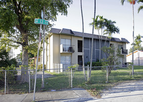 1356 SW 67th Ave in Miami, FL - Foto de edificio - Building Photo