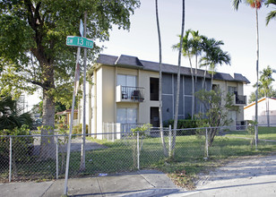 1356 SW 67th Ave in Miami, FL - Building Photo - Building Photo