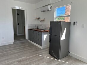 320 Blue Heron Blvd in West Palm Beach, FL - Building Photo - Building Photo