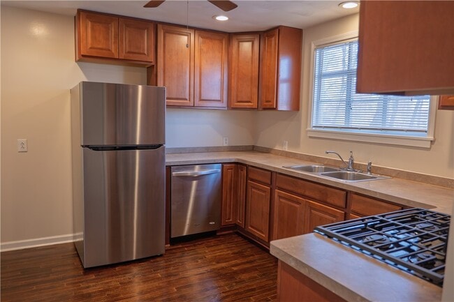 681 Whitney Road West in Fairport, NY - Building Photo - Building Photo