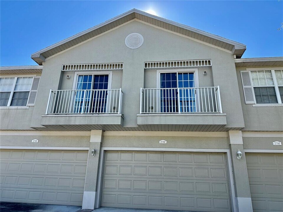 27747 Pleasure Ride Loop in Wesley Chapel, FL - Building Photo