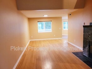 1300 NW Slate Ln in Silverdale, WA - Building Photo - Building Photo