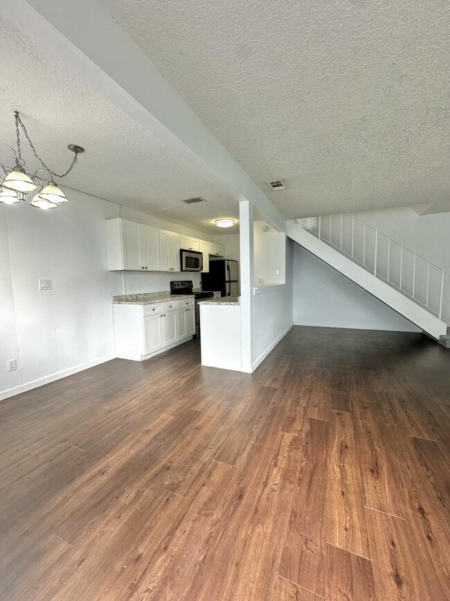 108 E Tiffany Dr in West Palm Beach, FL - Building Photo - Building Photo