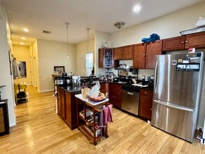 22 Elmore St, Unit 2 in Boston, MA - Foto de edificio - Building Photo