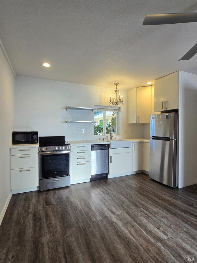 480 Meadowview Dr in Vacaville, CA - Building Photo - Building Photo
