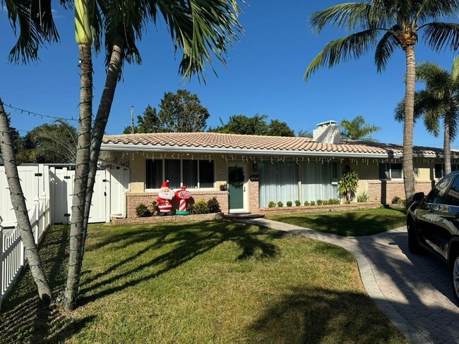 2465 SE 6th St in Pompano Beach, FL - Building Photo - Building Photo