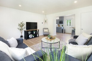 6484 Aylesworth Dr in Parma Heights, OH - Building Photo