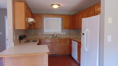 974 Brandi Phillips Dr in Clarksville, TN - Building Photo - Building Photo