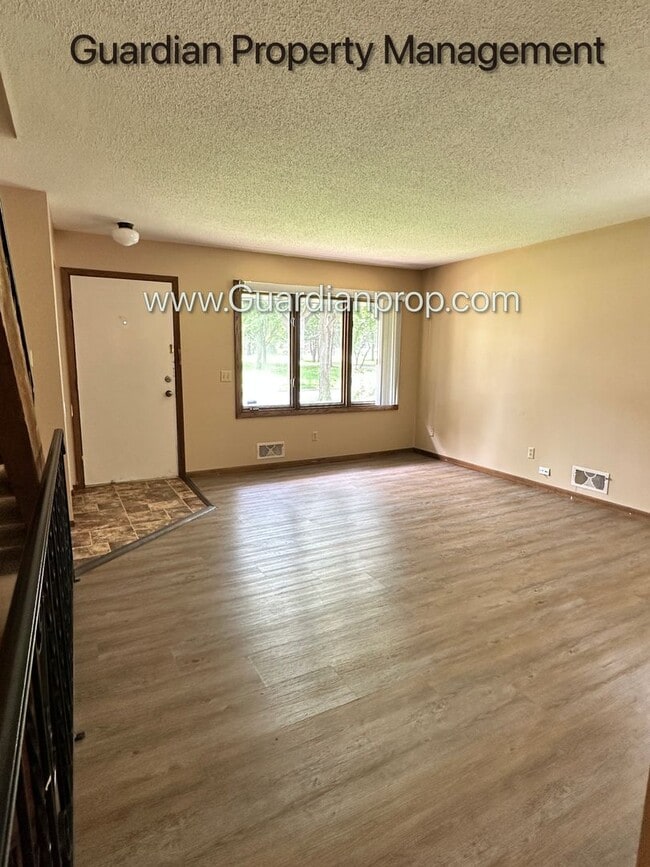 307 5th St SE in Minneapolis, MN - Building Photo - Building Photo