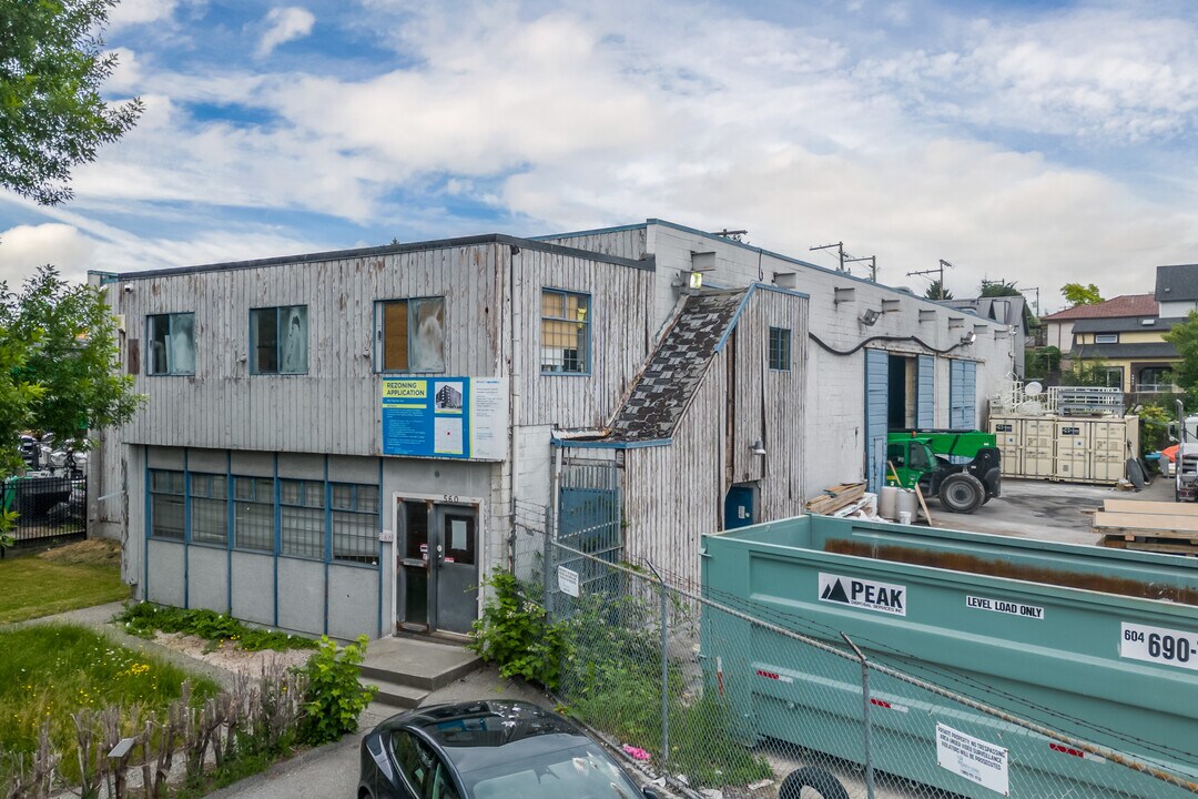 560 Raymur Ave in Vancouver, BC - Building Photo