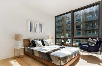 41-22 24th St, Unit 7G in Queens, NY - Foto de edificio - Building Photo