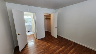 39118 Sundale Dr, Unit B in Fremont, CA - Foto de edificio - Building Photo