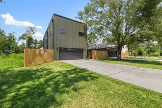 1420 Primrose St in Conroe, TX - Building Photo - Building Photo