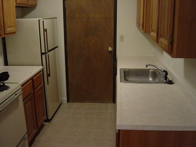 10 Basswood Ave-Unit -C-2 in North Attleboro, MA - Building Photo - Building Photo