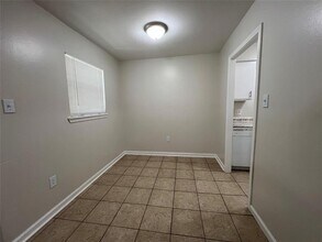 130 Oyster Creek Dr in Lake Jackson, TX - Building Photo - Building Photo