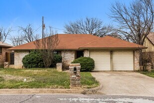 6424 Canyon Cir in Fort Worth, TX - Building Photo
