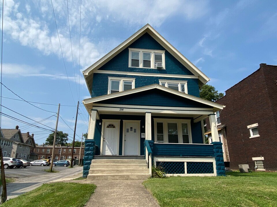 314-316-316 E 19th Ave in Columbus, OH - Building Photo