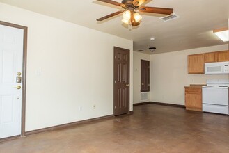 Miracle Apartments in Corpus Christi, TX - Building Photo - Building Photo