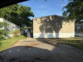 461 SW 135th Ave in Davie, FL - Building Photo