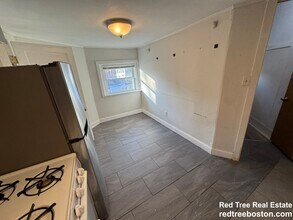 1725 Commonwealth Ave, Unit 5 in Boston, MA - Building Photo - Building Photo
