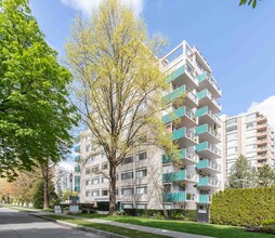Kerrisdale Towers A & B in Vancouver, BC - Building Photo - Building Photo